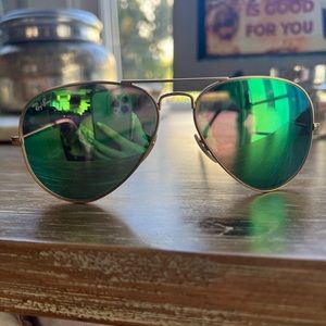 Ray Ban Green Lensed Aviator Sunglasses